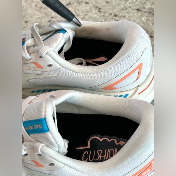 Brooks Adrenaline GTS 23 Women's Coconut Papaya - Picture 11 of 15